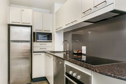 Lennox Holiday Apartments - Accommodation in Surfers Paradise 36