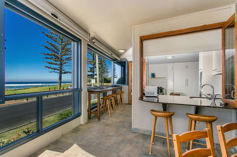 Lennox Holiday Apartments - Accommodation in Surfers Paradise 32