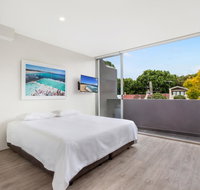 Bondi Beach Studio King Suite  Balcony - Accommodation in Surfers Paradise