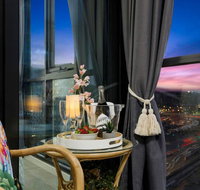 Braddon Penthouse Top Location Netflix WiFi Views - Accommodation in Surfers Paradise