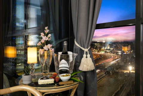 Braddon Penthouse, Top Location, Netflix, WiFi, Views - Accommodation in Surfers Paradise 2