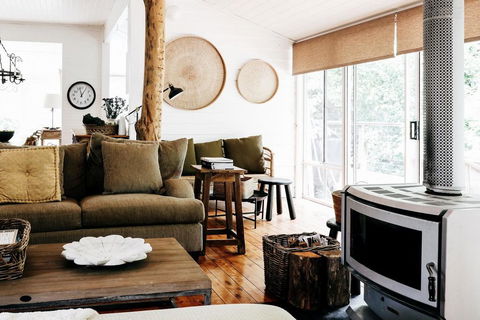 Braebrook - Stunning Farm House! - Accommodation in Surfers Paradise 0
