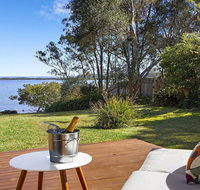 Braeside - waterfront fireplace - Accommodation in Surfers Paradise