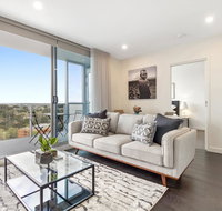 Brand New Apartment With Balcony Gym and Sauna - Accommodation in Surfers Paradise