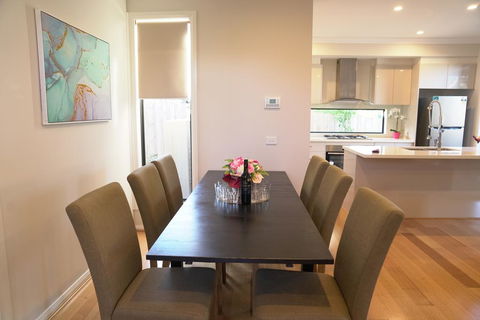 Brand New House Near Box Hill - Accommodation in Surfers Paradise 3