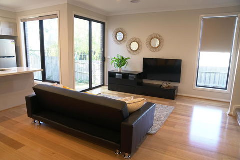 Brand New House Near Box Hill - Accommodation in Surfers Paradise 1
