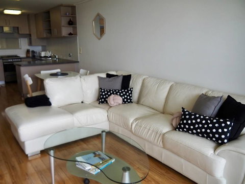 Breathtaking River & City Views! Free Parking & WiFi - Accommodation in Surfers Paradise 2