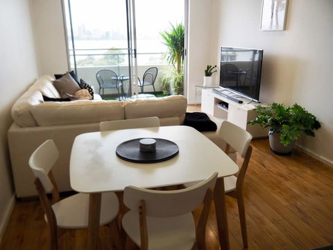 Breathtaking River & City Views! Free Parking & WiFi - Accommodation in Surfers Paradise 0