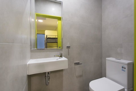 Breeze Lodge - Accommodation in Surfers Paradise 2
