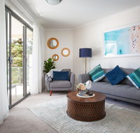 Bright Modern Apartment Steps From Beach and Ferry - Accommodation in Surfers Paradise