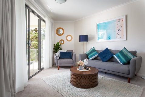 Bright Modern Apartment Steps From Beach And Ferry - Accommodation in Surfers Paradise 0