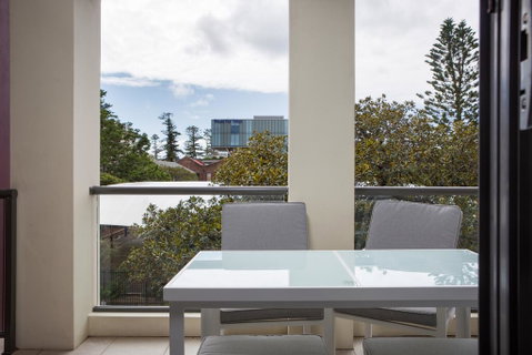 Bright Modern Apartment Steps From Beach And Ferry - Accommodation in Surfers Paradise 3