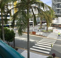 Broadbeach Private Apt with CHA - Accommodation in Surfers Paradise