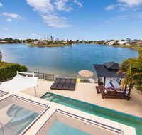 Broadbeach Waterfront Holiday House - Accommodation in Surfers Paradise