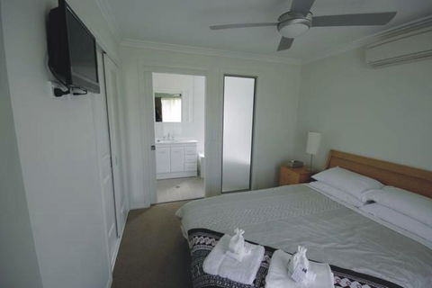 Broke Village Hideaway - Accommodation in Surfers Paradise 1