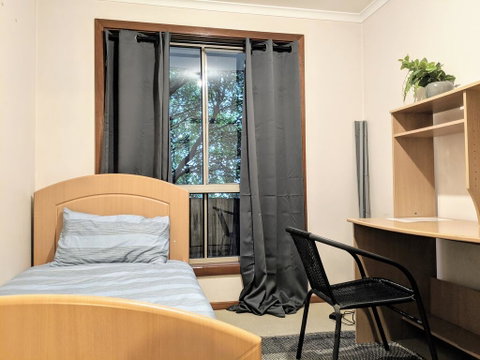 Budget Clayton Homestay - Accommodation in Surfers Paradise 0