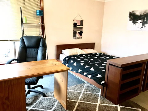 Budget Clayton Homestay - Accommodation in Surfers Paradise 2