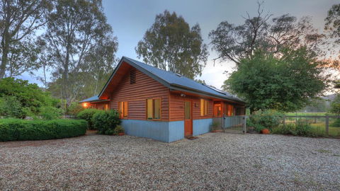 Buffalo River Homestead - Accommodation in Surfers Paradise 1