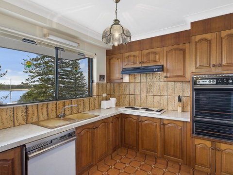 Caesars Palace 4 - Accommodation in Surfers Paradise 2