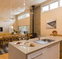 Callala Breeze - access to indoor community pool - Accommodation in Surfers Paradise