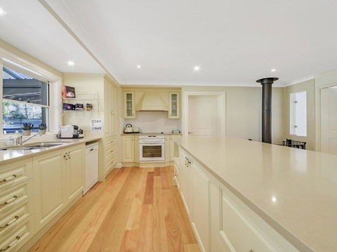 Camelot - Superbly Proportioned And Ideally Located - Accommodation in Surfers Paradise 3