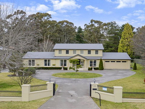 Camelot - Superbly Proportioned And Ideally Located - Accommodation in Surfers Paradise 0