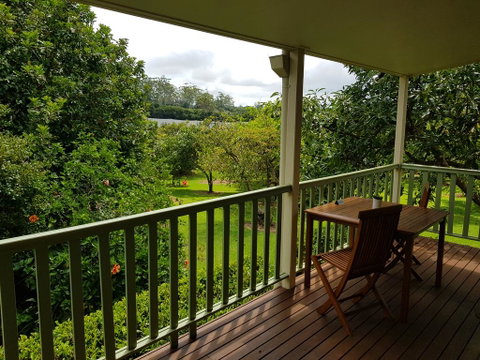 Camelot Cottages - Accommodation in Surfers Paradise 1