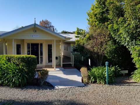 Camelot Cottages - Accommodation in Surfers Paradise 0