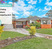 CAMPBELLTOWN HOLIDAY HOME 3 BED  FREE PARKING NCA039 - Accommodation in Surfers Paradise