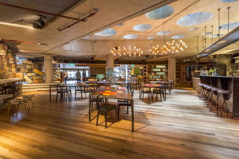 Canberra Luxury Apartment 5 - Accommodation in Surfers Paradise 2