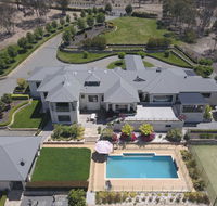 Canberra Luxury Estate - Accommodation in Surfers Paradise