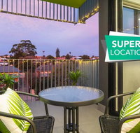 Canopy  44-Minutes from the CBD Train and Cafes - Wifi - Nespresso - Amenities - Accommodation in Surfers Paradise