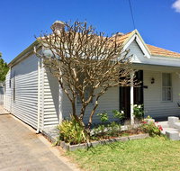 Carey Cottage - Accommodation in Surfers Paradise