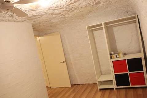 Cave Place Units - Accommodation in Surfers Paradise 2