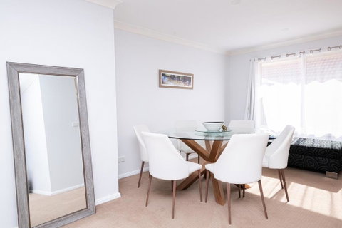Central March 2 Bed, Walk Everywhere - Accommodation in Surfers Paradise 2