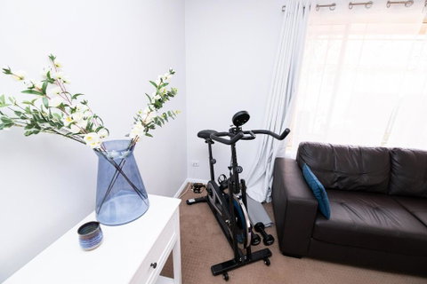 Central March 2 Bed, Walk Everywhere - Accommodation in Surfers Paradise 3