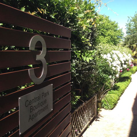 Central Park Boutique Apartment - Accommodation in Surfers Paradise 3