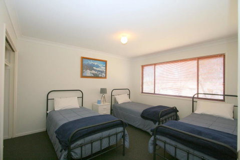 Chalet De Neige - Accommodation in Surfers Paradise 1