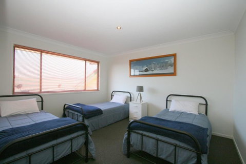 Chalet De Neige - Accommodation in Surfers Paradise 2