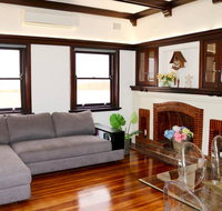 Charming  Cosy Home With City Views - Accommodation in Surfers Paradise