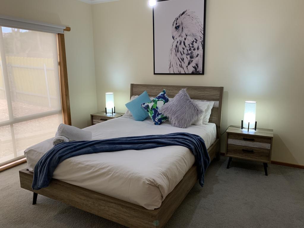 Kennington VIC Accommodation in Surfers Paradise