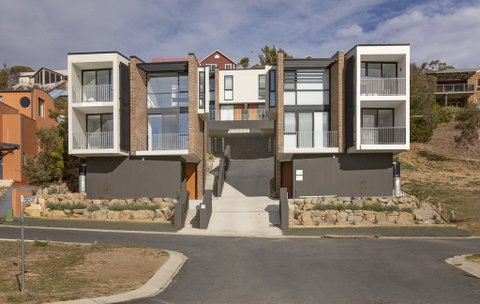Chilam 'D' - Architecturally Designed - Accommodation in Surfers Paradise 0