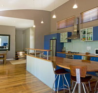 Chriscross Retreat 9 Cross Street - Accommodation in Surfers Paradise