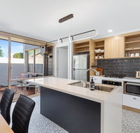 City Courtyard Apartment - Accommodation in Surfers Paradise