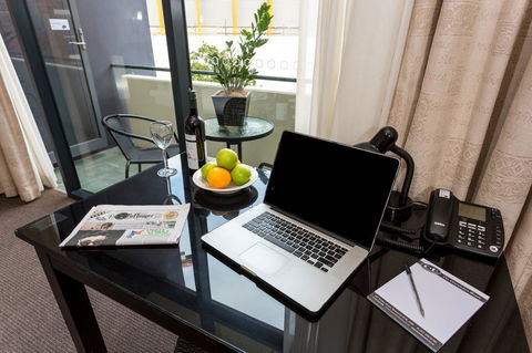 Clarendon Hotel - Accommodation in Surfers Paradise 2