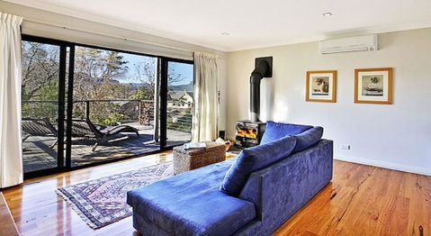 Cloudsong Chalet 1 - Close To The Village Centre! - Accommodation in Surfers Paradise 3