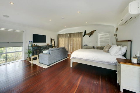 Coastal Hideaway - Accommodation in Surfers Paradise 2