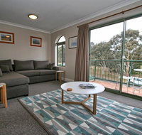 Cobb  Co 3/39 Cobbon Crescent - Accommodation in Surfers Paradise
