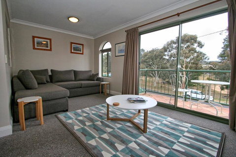 Cobb & Co 3/39 Cobbon Crescent - Accommodation in Surfers Paradise 0