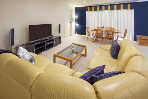 Cobbon Retreat - Accommodation in Surfers Paradise 2